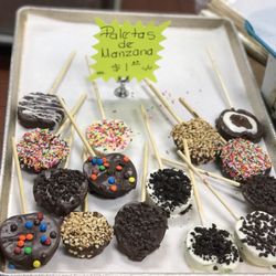 J&A Bakery & Donuts - Manzanas cubiertas de chocolate