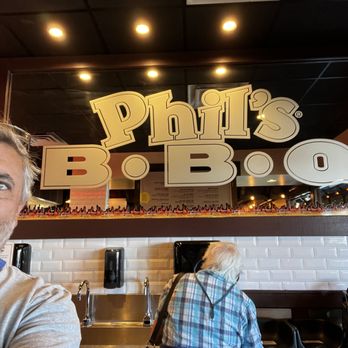 Phil's BBQ - Cool mirror above the washing station. A neat idea for messy dishes. - Barbeque Near Me - San Diego, California Phil's BBQ - Cool mirror above the washing station. A neat idea for messy dishes. - Barbeque Near Me - San Diego, California