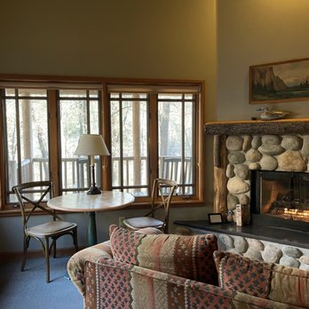 Weasku Inn Historic Resort - King cabin - Hotels Near Me - Grants Pass, Oregon