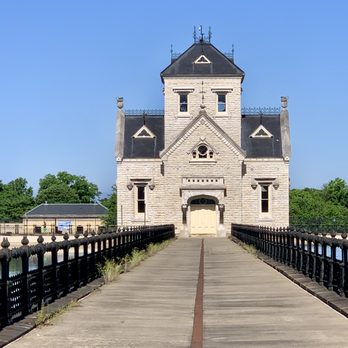 Crescent Hill Reservoir - Landmarks & Historical Buildings Near Me - Louisville, Kentucky
