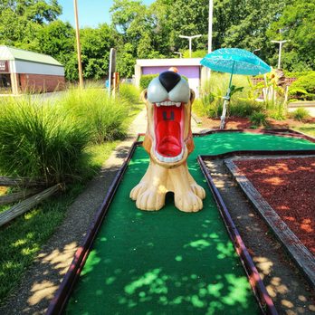 General Custer's Golf and Gulp - Lion Former Water Fountain Of Hole. - Mini Golf Near Me - Cincinnati, Ohio