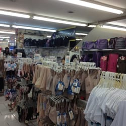 Lojas Magal de Utilidades - Setor roupas/ roupas de baixo atrás os eletrônicos