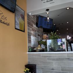 Bobaholic Milk Tea Lounge - Absolutely love this place! everything here is so yummy and everyone is so nice. prices are not bad either