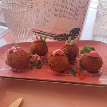 Nigel's Waterfront Restaurant - Crab cakes - Bars Near Me - Long Beach, California Nigel's Waterfront Restaurant - Crab cakes - Bars Near Me - Long Beach, California
