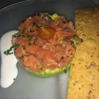 Lateral - Tartar de salmon con aguacate - Spanish Near Me - Barcelona, B Lateral - Tartar de salmon con aguacate - Spanish Near Me - Barcelona, B