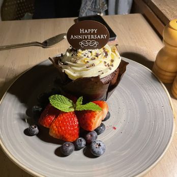 Lahaina Noon - Fabulous dessert! - Hawaiian Near Me - Lahaina, Hawaii Lahaina Noon - Fabulous dessert! - Hawaiian Near Me - Lahaina, Hawaii
