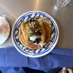 Kozy Kanopé - All day Brunch & Coffee - Fruit Pancake