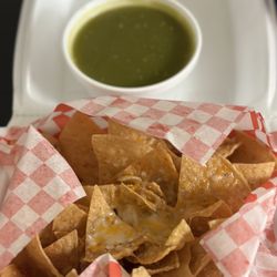 Aibeto's Fresh Mexican Food - Chips and salsa