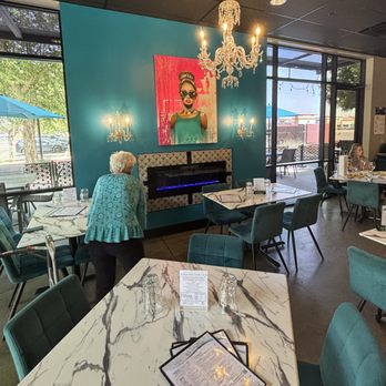Turquoise Wine Bar - Interior décor. - Wine Bars Near Me - Glendale, Arizona Turquoise Wine Bar - Interior décor. - Wine Bars Near Me - Glendale, Arizona