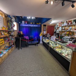 Denny's Magic Showroom
