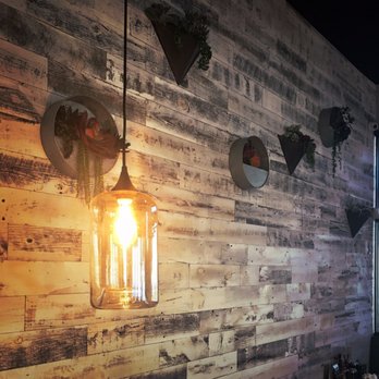 Broken Yolk Cafe - Interior walls - American Near Me - Glendora, California