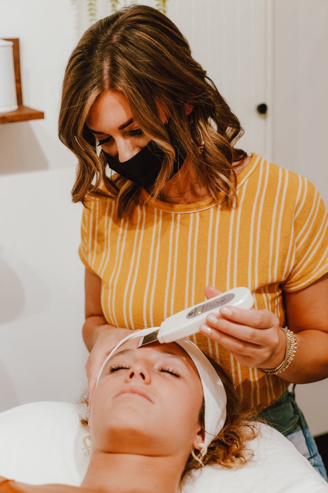 Bare & Bee Esthetics Logo