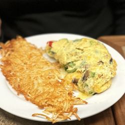ButtercuP - Veggie omelette & hash browns