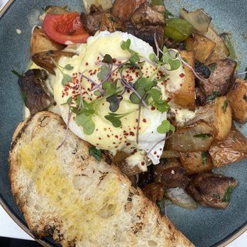 Eggy’s Neighborhood Kitchen - Short Rib Hash - Breakfast & Brunch Near Me - Berkeley, California Eggy’s Neighborhood Kitchen - Short Rib Hash - Breakfast & Brunch Near Me - Berkeley, California
