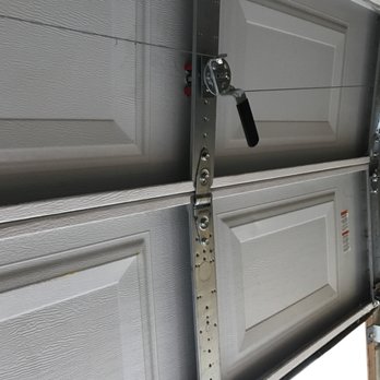 Empire Lock & Key - Installing garage door lock Set Includes inside Mechanism part 4 - Keys & Locksmiths Near Me - Norco, California Empire Lock & Key - Installing garage door lock Set Includes inside Mechanism part 4 - Keys & Locksmiths Near Me - Norco, California