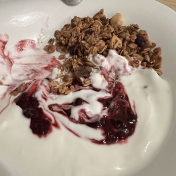 Santosha - Granola with yoghurt and berry compote - Breakfast & Brunch Near Me - Palma, PM