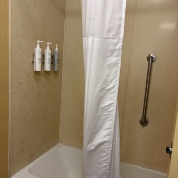 Hampton Inn & Suites - Columbia - Shower - Hotels Near Me - Columbia, Missouri