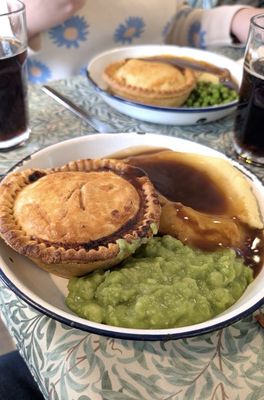 Humble Pie n Mash by null