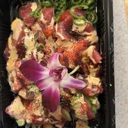 Kumo Sushi, Hibachi, and Lounge - Yummy Tuna Pizza with regular tuna instead of spicy tuna!  To Go!