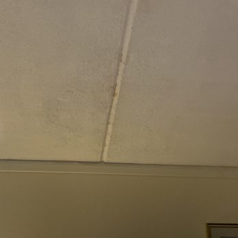 Boxboro Regency - Ceiling stains - Hotels Near Me - Boxborough, Massachusetts