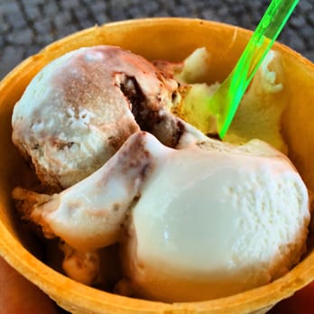 Winkels Bäckerei SchokoLadenEis - 3 Kugeln Eis (Zitrone, Kinderschokolade und Stracciatella) in einem Waffelbecher. Preis: 2,70 € - Ice Cream & Frozen Yogurt Near Me - Berlin, BE Winkels Bäckerei SchokoLadenEis - 3 Kugeln Eis (Zitrone, Kinderschokolade und Stracciatella) in einem Waffelbecher. Preis: 2,70 € - Ice Cream & Frozen Yogurt Near Me - Berlin, BE