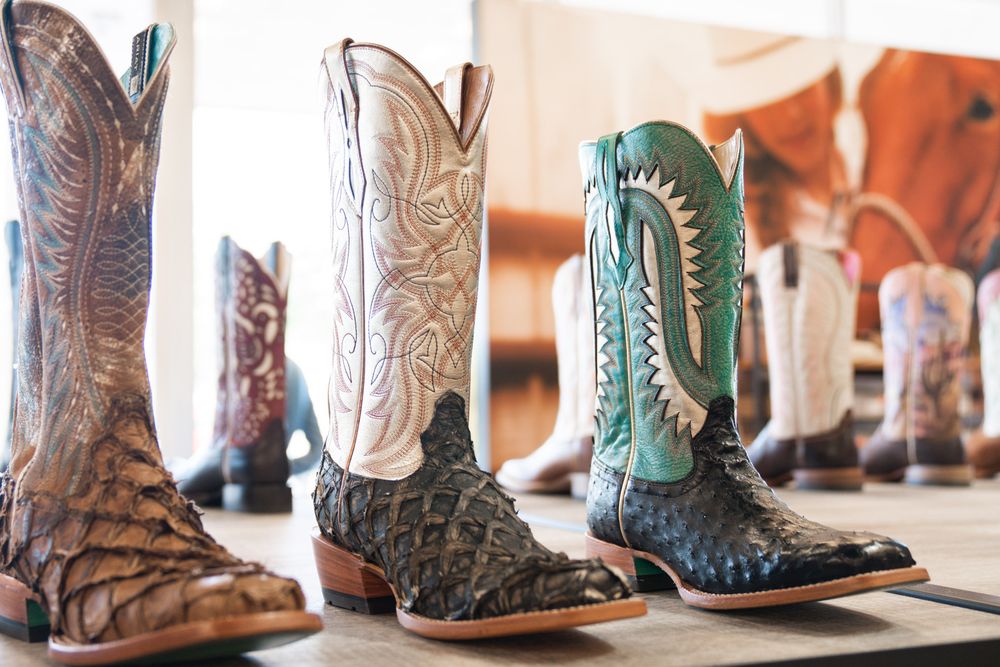 ARIAT OUTLET Updated September 2024 60 Photos & 24 Reviews 8300