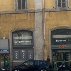 Supermercato Tigre - Exterior of the store