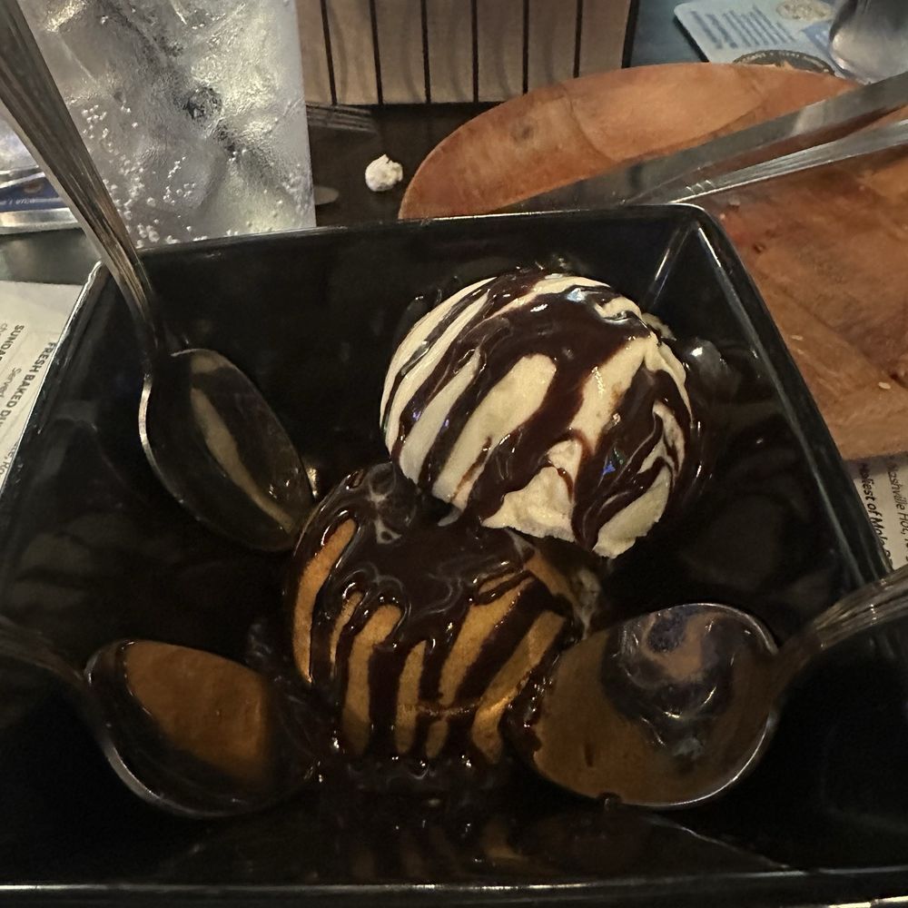 Ocean Republic Brewing - Lava cake dessert it taste amazing but it is small not enough for two or three people - Brewpubs Near Me - Stuart, Florida