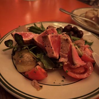 Le Dive - Tuna nicoise - Bars Near Me - New York, New York
