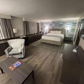 Turf Valley Resort - Bedroom - Hotels Near Me - Ellicott City, Maryland Turf Valley Resort - Bedroom - Hotels Near Me - Ellicott City, Maryland