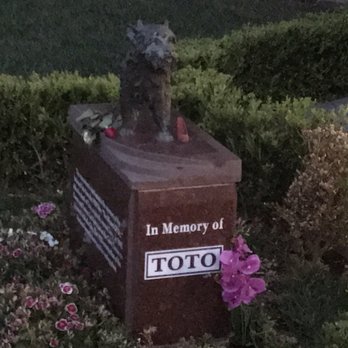 Cinespia Cemetery Screenings - Toto. The dog, not the band. - Cinema Near Me - Los Angeles, California Cinespia Cemetery Screenings - Toto. The dog, not the band. - Cinema Near Me - Los Angeles, California