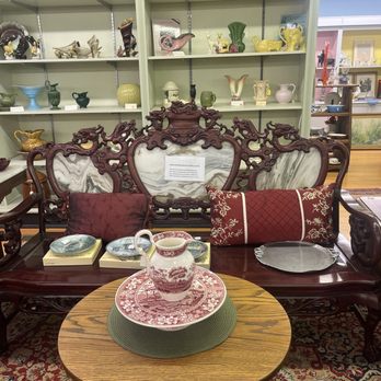 Mama's Treasures - Antiques Near Me - Luray, Virginia Mama's Treasures - Antiques Near Me - Luray, Virginia