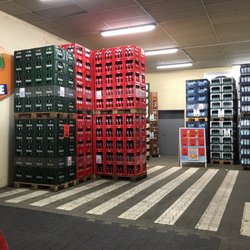 TOP Getränke - Hinter diesem Chaos verbirgt sich der Eingang.
