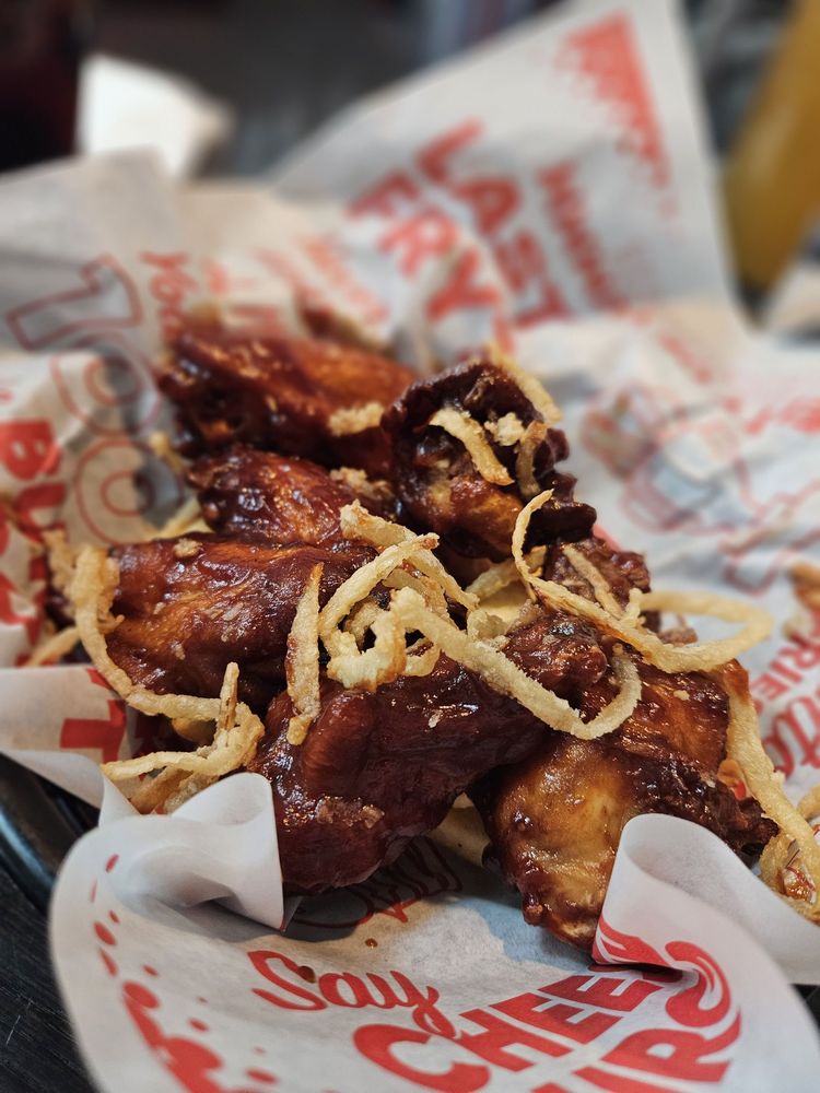 RED ROBIN GOURMET BURGERS AND BREWS Updated October 2024 317 Photos & 343 Reviews 1233