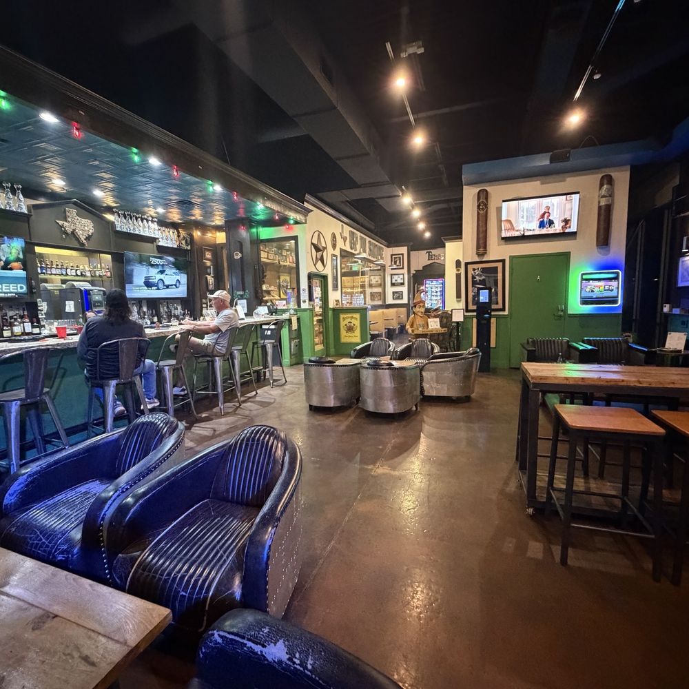 Full bar, humidor & seating. Full bar, humidor & seating.