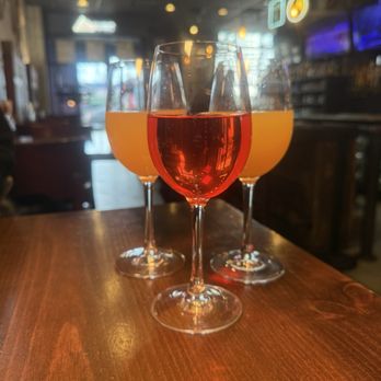 Burger Bar Chicago - Mimosas, cranberry, orange juice, grapefruit - Burgers Near Me - Chicago, Illinois Burger Bar Chicago - Mimosas, cranberry, orange juice, grapefruit - Burgers Near Me - Chicago, Illinois