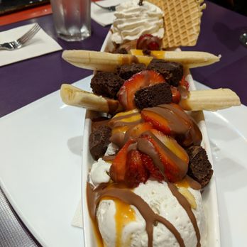 Demetres - Desserts Near Me - Burlington, Ontario