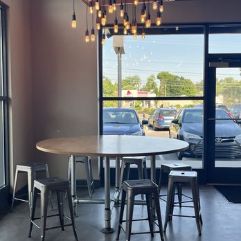 Maple Street Biscuit - Dining room - Breakfast & Brunch Near Me - Lexington-Fayette, Kentucky
