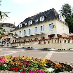 Relais du Commerce Restaurant - Hotel du Commerce in het pittoresque dorpje Pont D'Ouilly in Normandië.