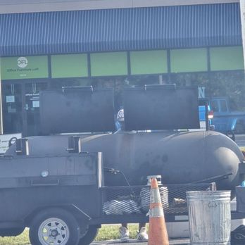 Bearded Rays Backyard BBQ - That Big Barrel BBQ Grill baby - Food Trucks Near Me - Owings Mills, Maryland