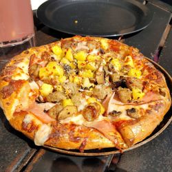 Black Rock Pizza - Captain Cook - Meat lovers pizza