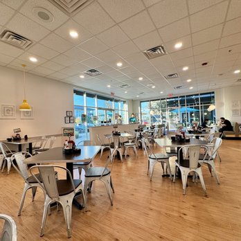 Eggs Up Grill - This restaurant has a big open seating area. Doesn't feel too cramped! - Breakfast & Brunch Near Me - Orlando, Florida