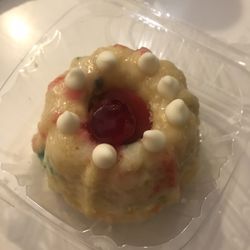 St Gabriel Grocery & Deli - Ring pop cake