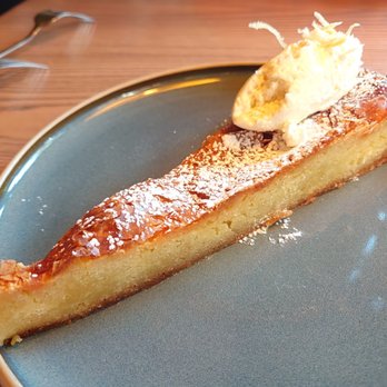 The Oakville Grill & Cellar - Warm Gooey Lemon Cake - American Near Me - Chicago, Illinois The Oakville Grill & Cellar - Warm Gooey Lemon Cake - American Near Me - Chicago, Illinois