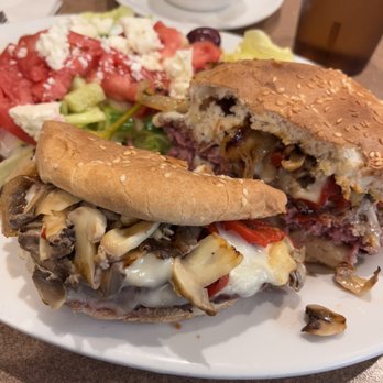 D&D Coffee Shop - The burgers are pure gold - Breakfast & Brunch Near Me - Brooklyn, New York