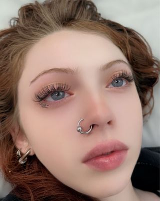 2 tips - The 2 Tips lash style offers a natural look that’s a bit fuller than classic single lashes. It provides subtle volume without feeling heavy, keeping your lashes light and airy all day long. Perfect for those who want a gentle enhancement with a soft, natural finish.