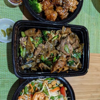 Asian Joint - Thai Chinese Cuisine - Sesame chicken, beef pad see ew and papaya salad - Chinese Near Me - Fairfax, Virginia