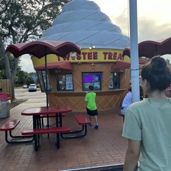 Twistee Treat - Winter Park - Ice Cream & Frozen Yogurt Near Me - Winter Park, Florida Twistee Treat - Winter Park - Ice Cream & Frozen Yogurt Near Me - Winter Park, Florida
