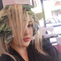 Very meticulous with her highlights application!