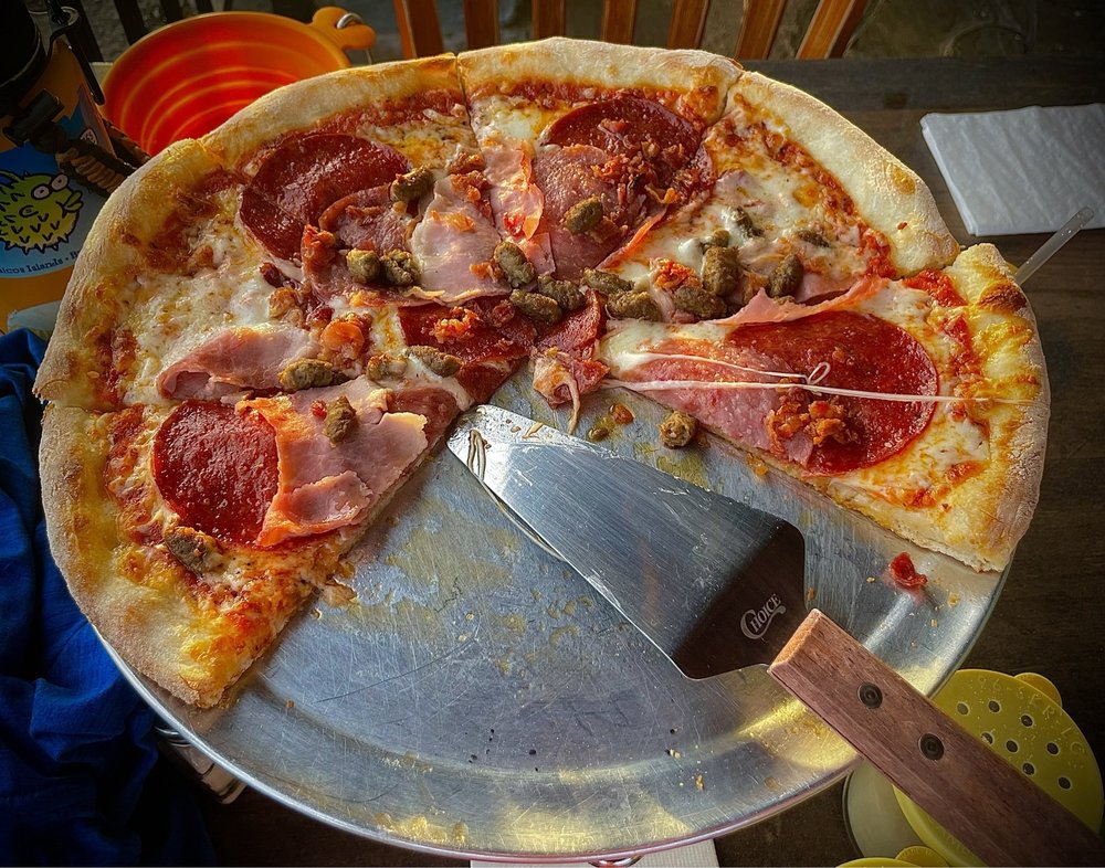 Outlaw Pizza And BBQ